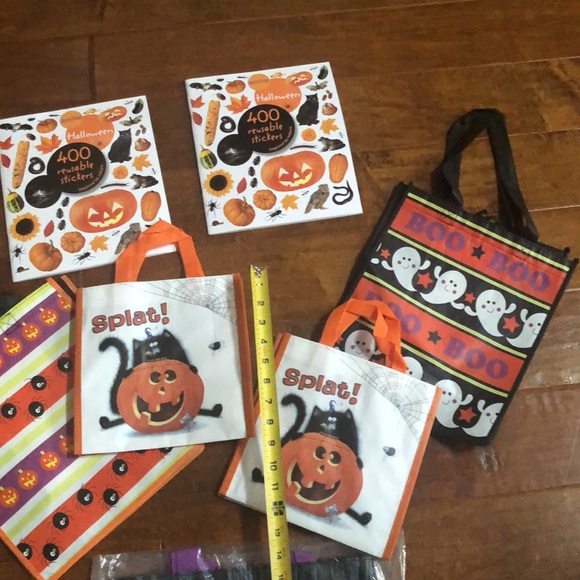 Halloween LOT 4 Bags & 2 eye like reusable Sticker Books Trick or Treat Trunk - Picture 3 of 9